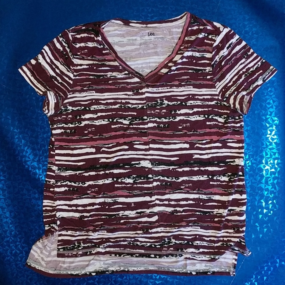 Lee V-Neck Maroon and White Short Sleeve Top